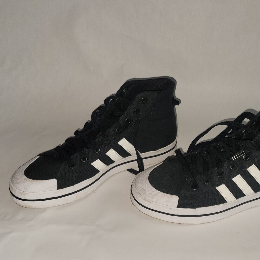 Adidas Bravada Mid Shoe. Size 8.5